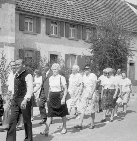 Datei:Umzug Orstsverein.jpg