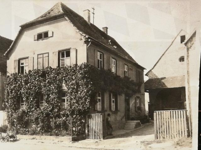 Datei:Luth Schule Kirche.jpg