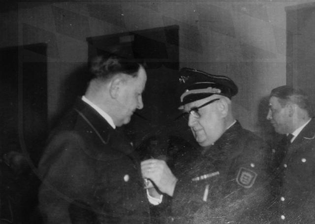 Datei:50 Feuerwehr Ehrung Steiner.jpg