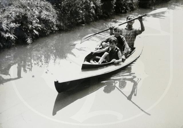 Datei:Mühlbach Kanu.jpg